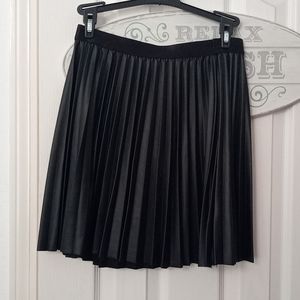Black pleated skirt Medium